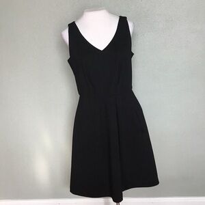 Loft black sleeveless V-neck fit and flare dress with pockets Women's size 6